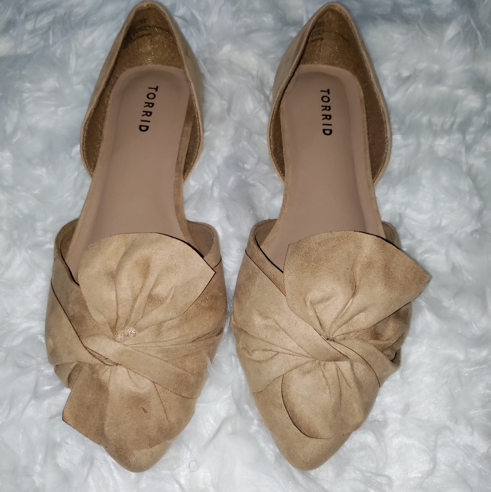 Torrid Beige Twisted Bow Flats -Faux Suede (WW) Size -10